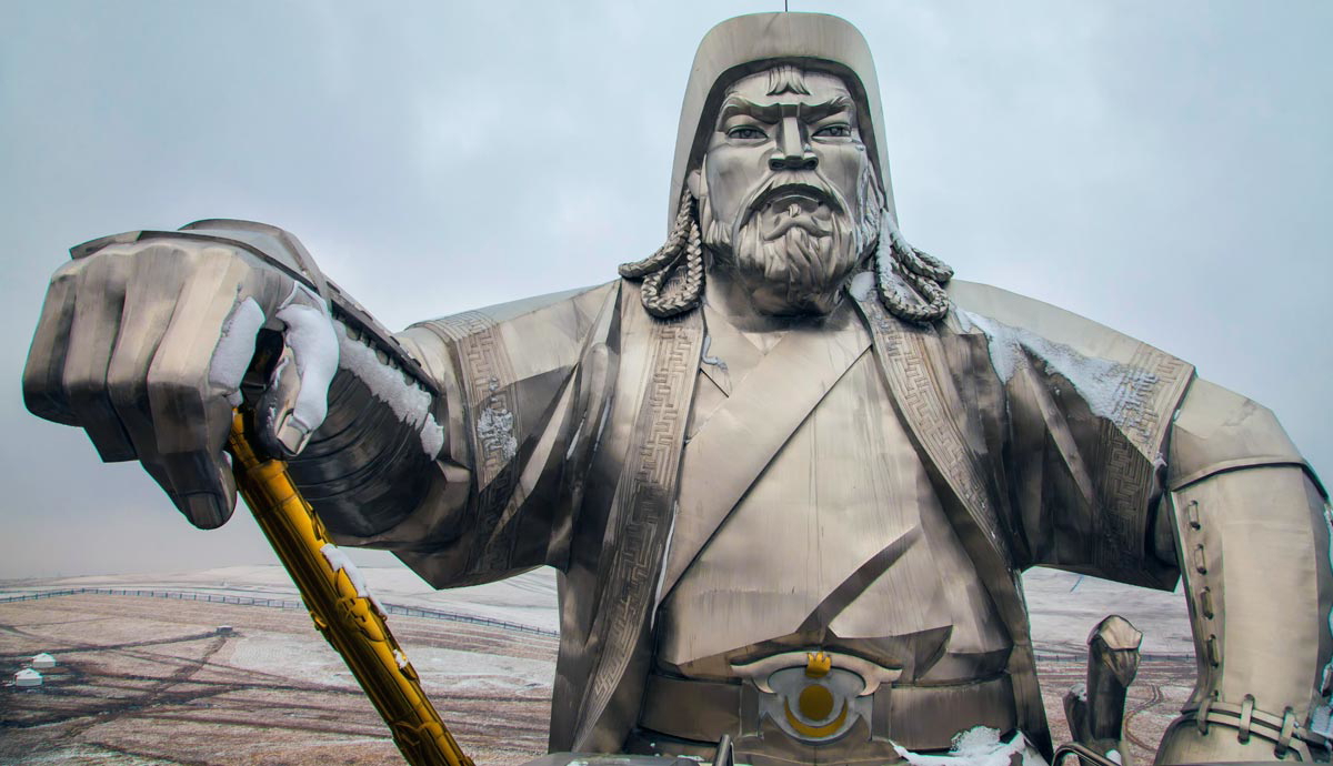 genghis khan height tall
