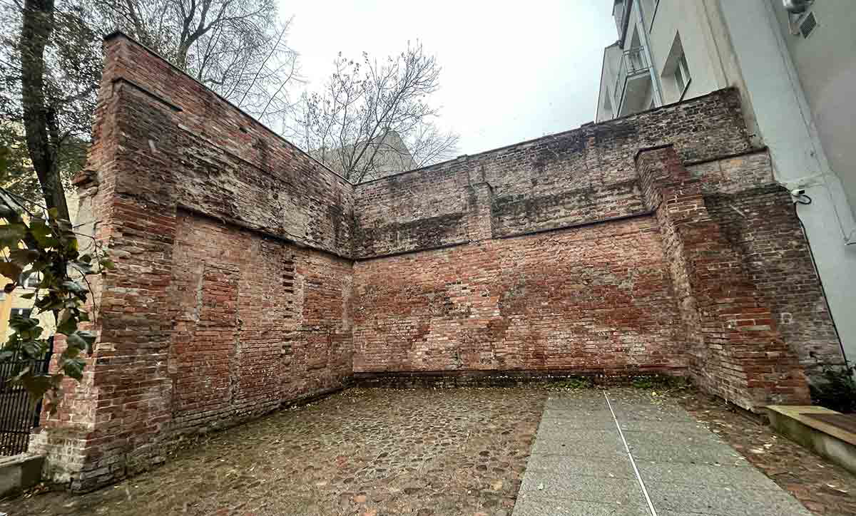 ghetto wall fragment