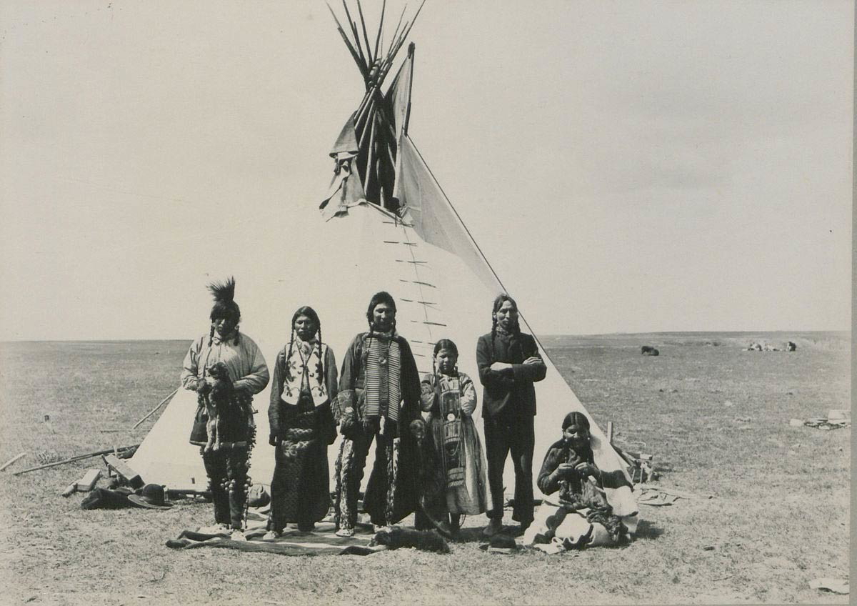 group crees tipis