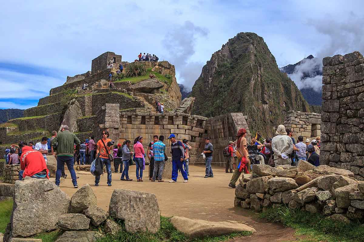 machu picchu crowded
