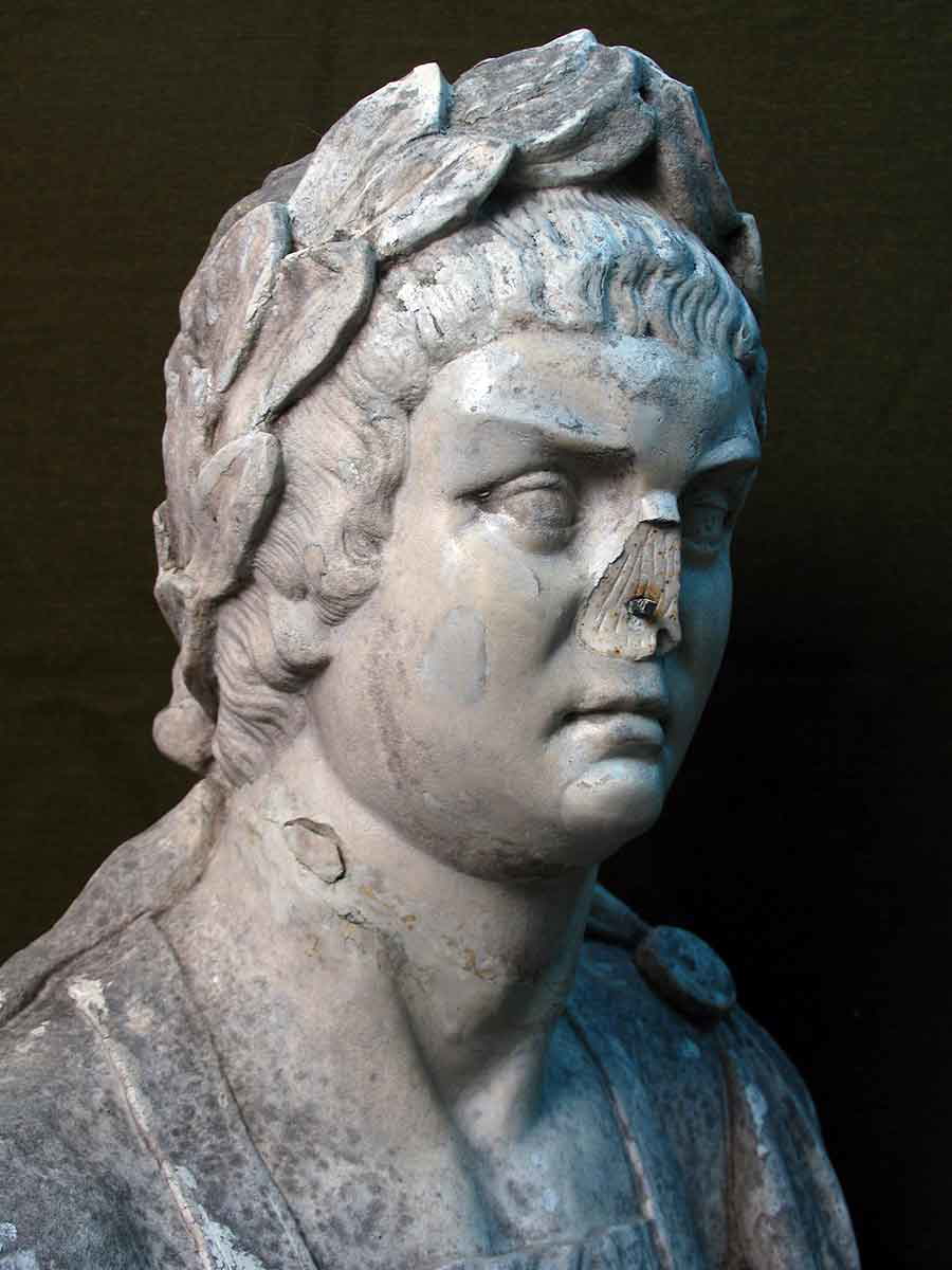 nero statue