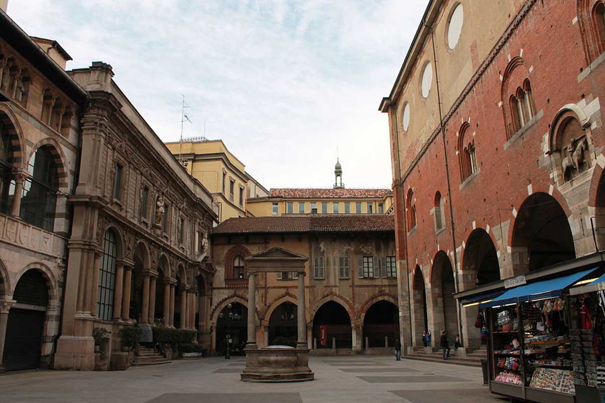 piazza mercanti milan