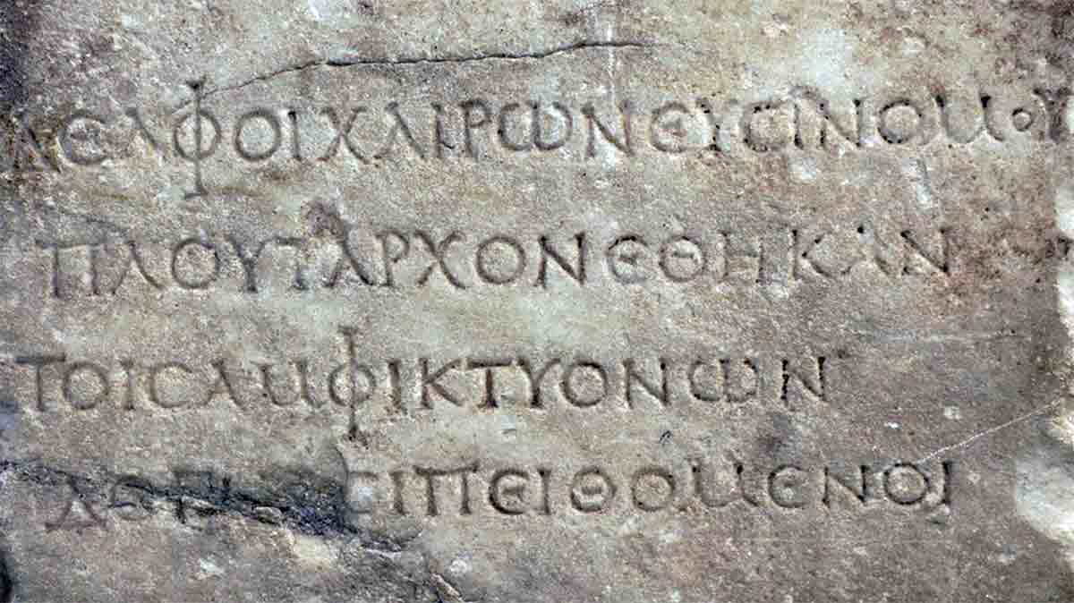 plutarch inscription delphi