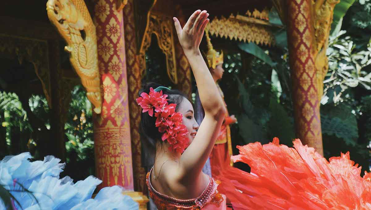 xishuangbanna lady dancing yunnan china