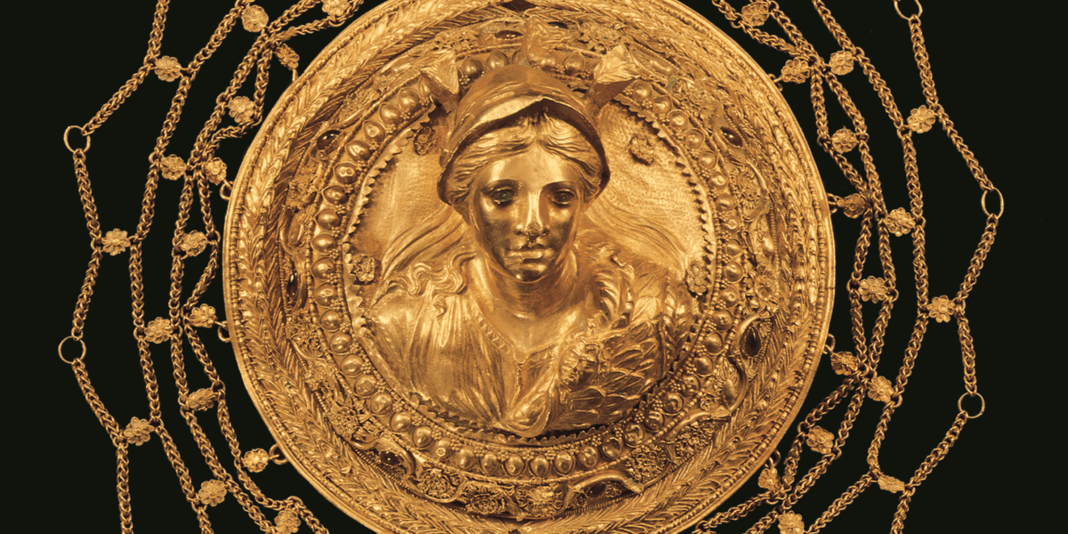 Gold hair ornament with a bust of the goddess Athena on the emblem from the Thessaly/Karpenisi Hoard, c. 2nd century BCE. Source: Benaki Museum, Athens