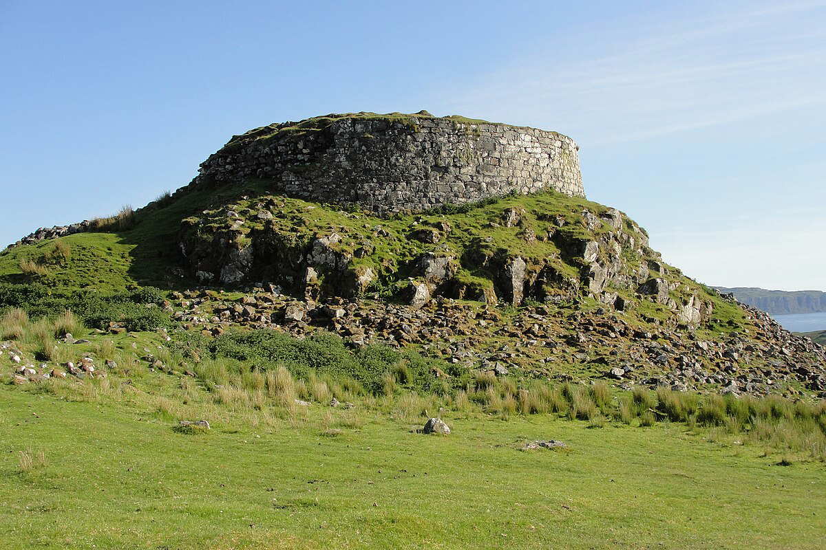 Dun Beag, Isle of Skye. Source: Wikimedia Commons