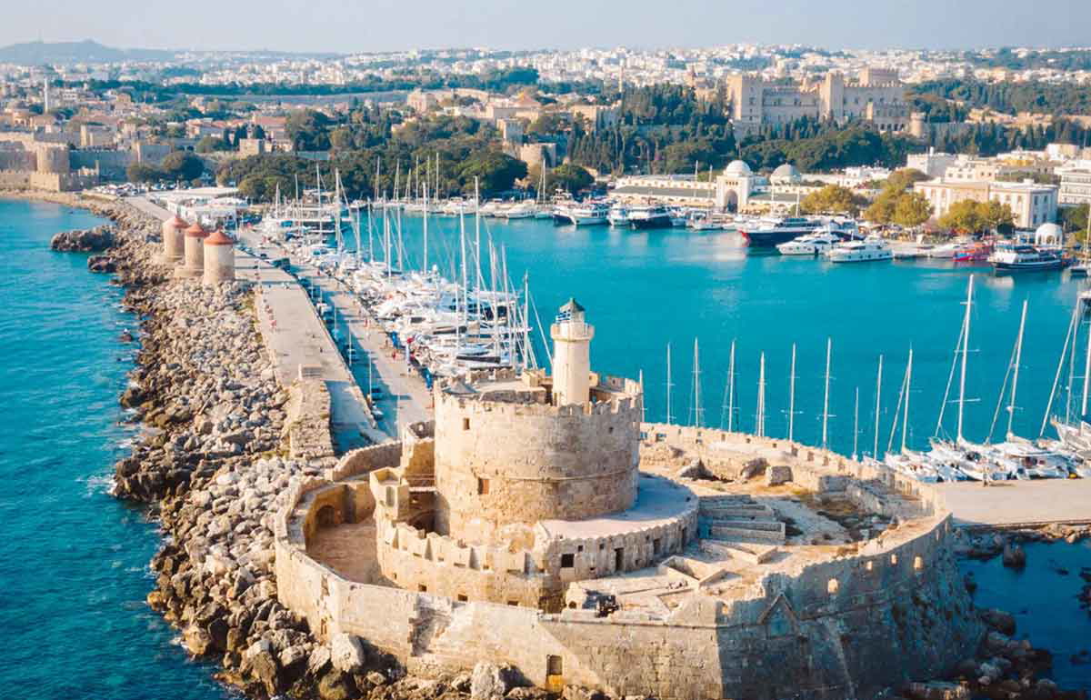 Rhodes harbour travel.gr