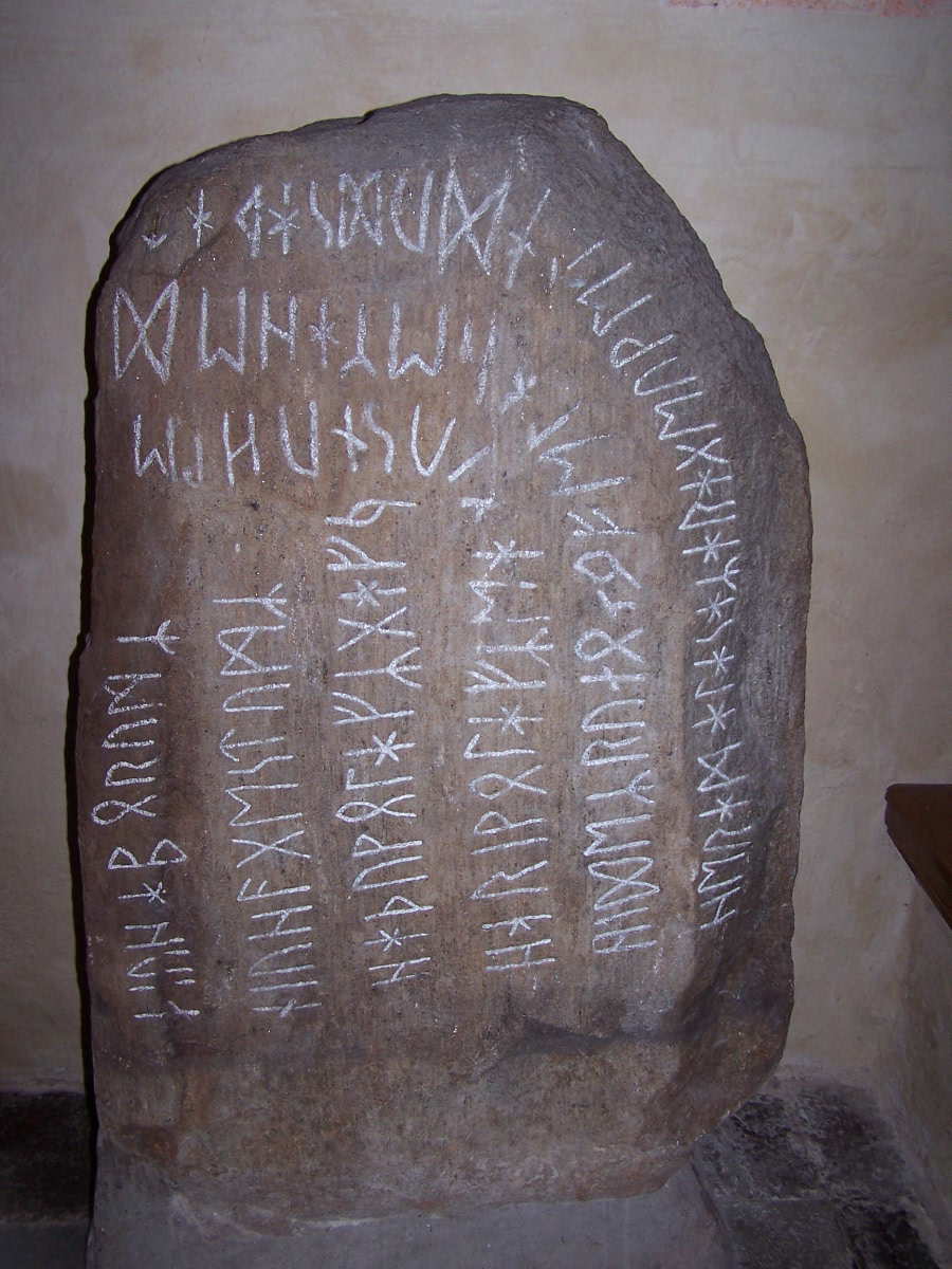 Stentoften Runestone, Sweden, c. 500-700 CE. Source: Wikimedia Commons