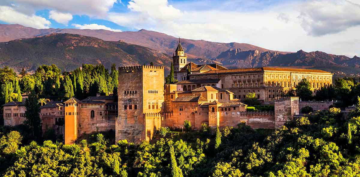 alhambra spain most famous castle