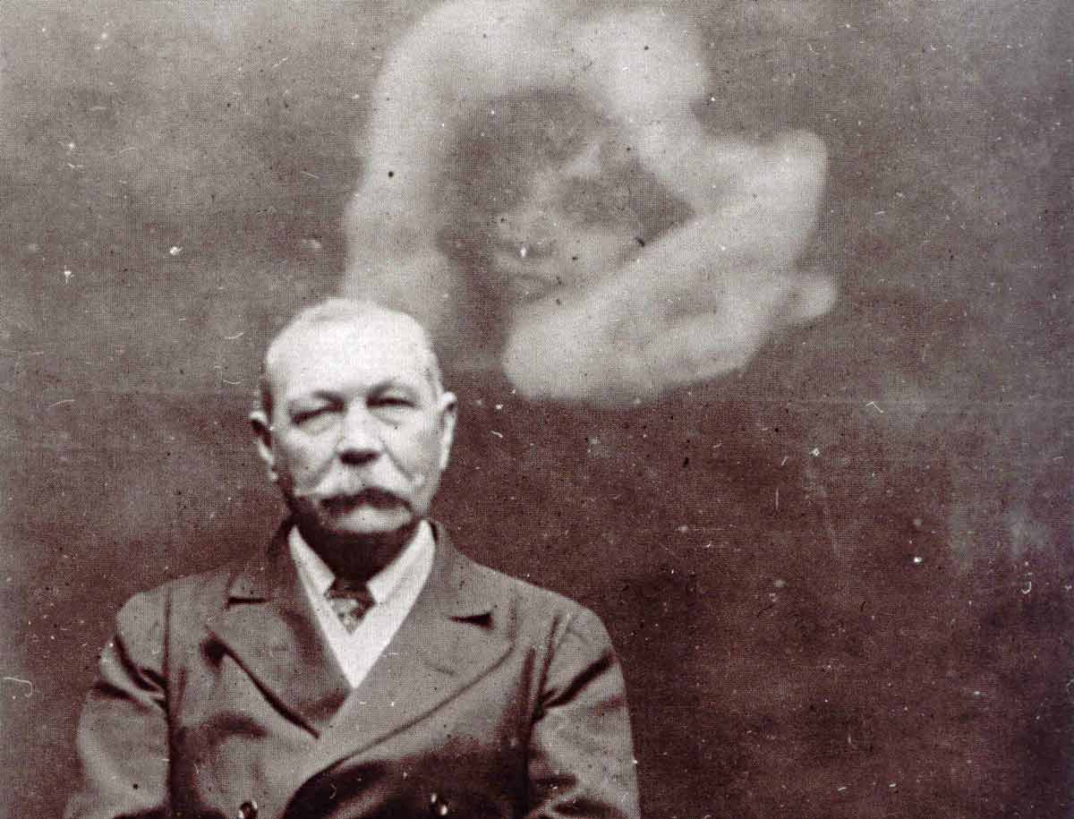 arthur conan doyle with ghost