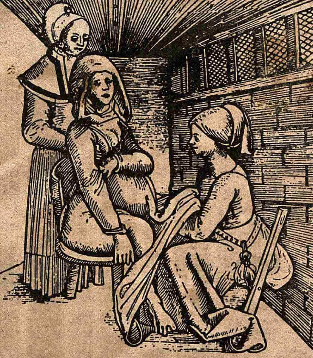 birthing chair tudor midwives