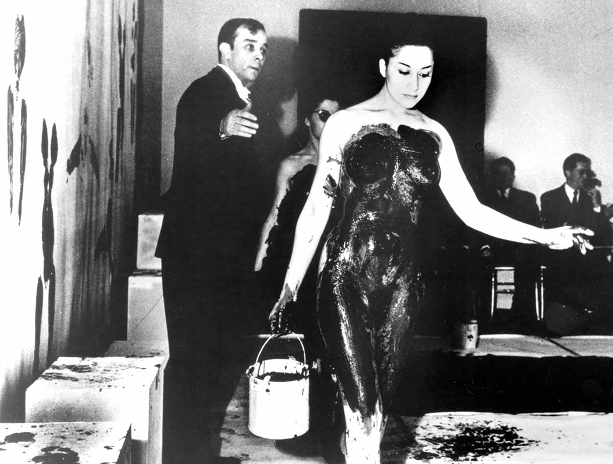 body art klein antropometry photo