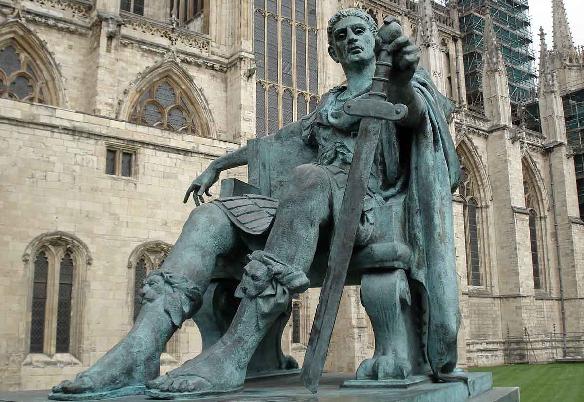 constantine great statue york minister domagoj smoljanovic cc by 2.0