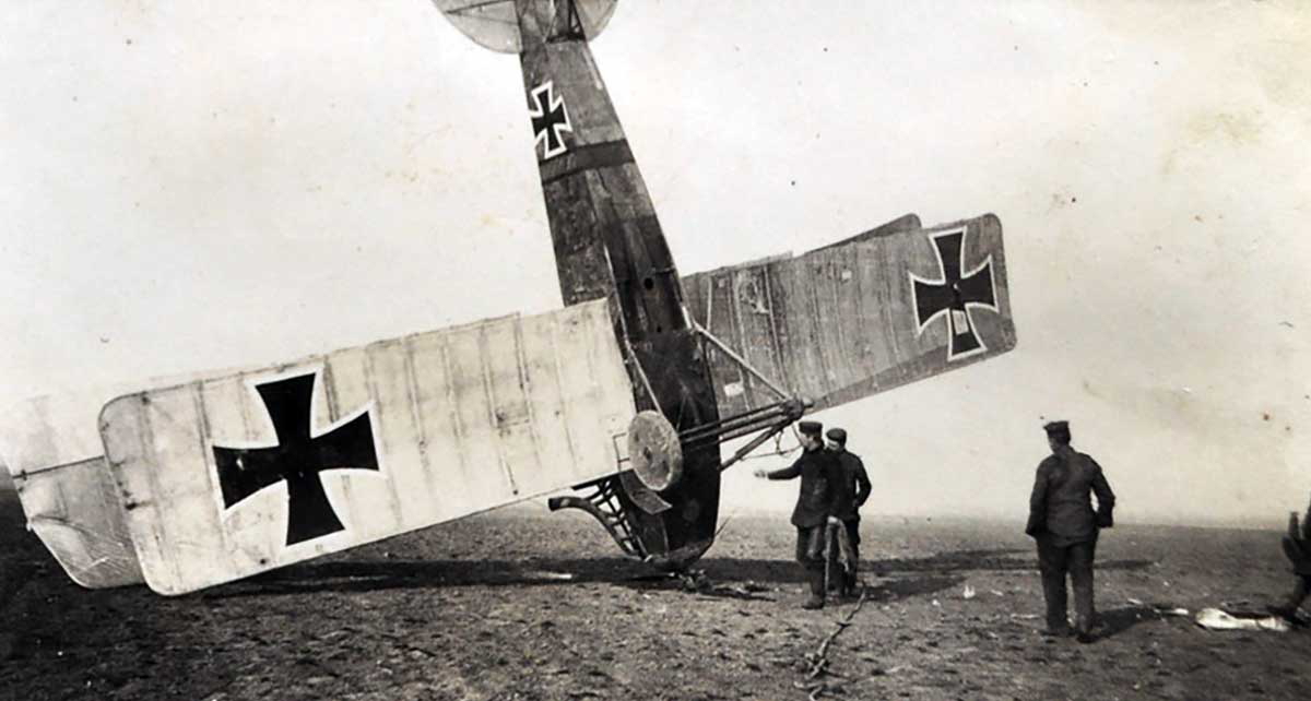 crashed german plane wwi