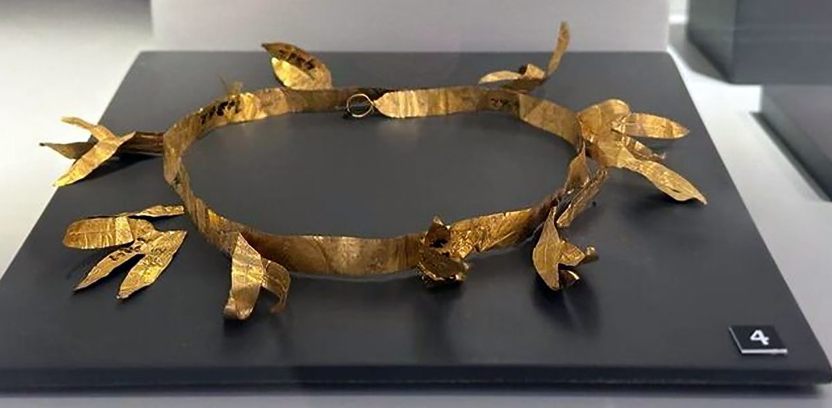 governor crown iznik