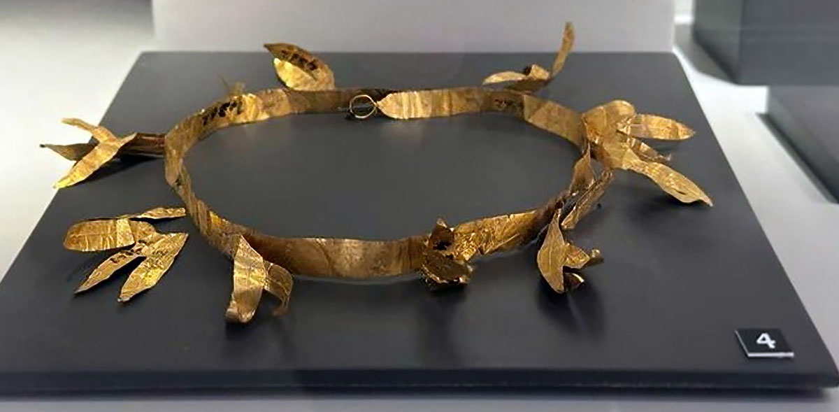 governor crown iznik
