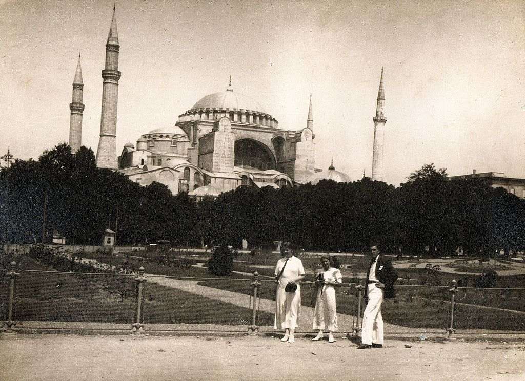 1937 photograph of Hagia Sophia as museum