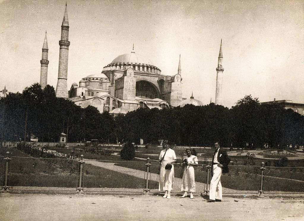 1937 photograph of Hagia Sophia as museum