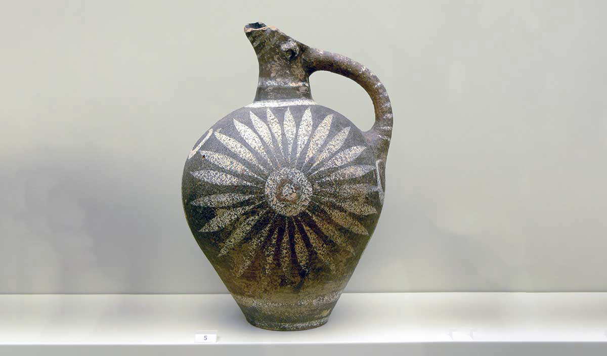 minoan Kamares style vase