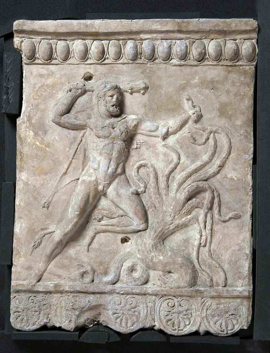 plaque herakles hydra italy