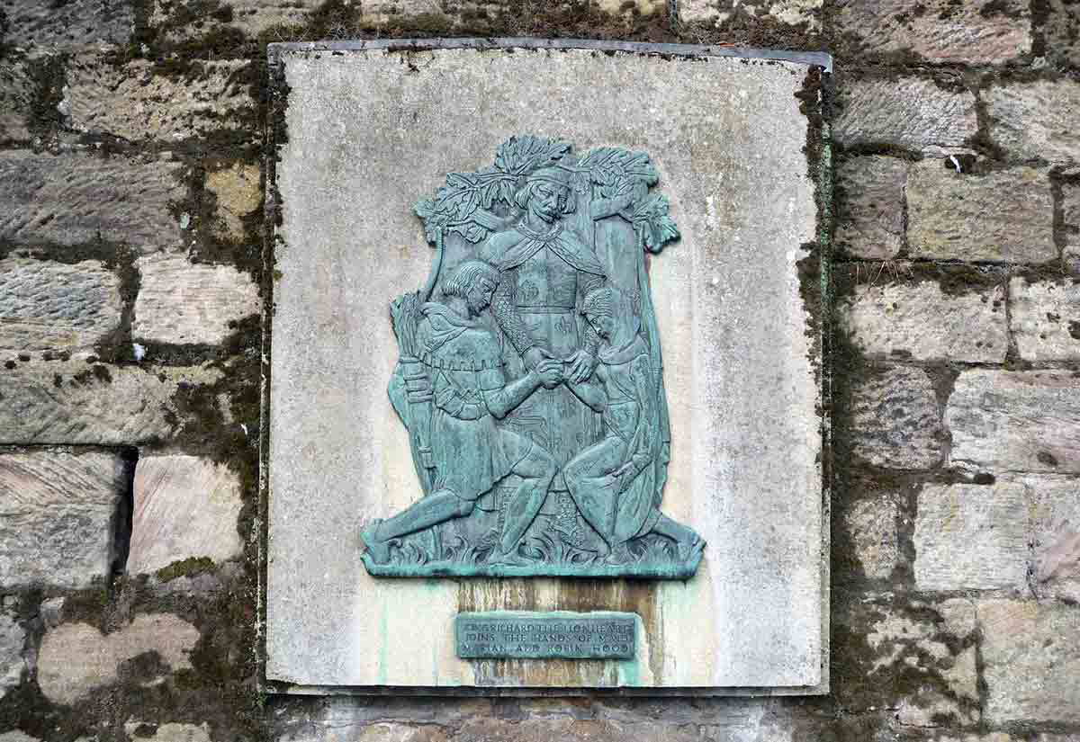 robin hood marries marion