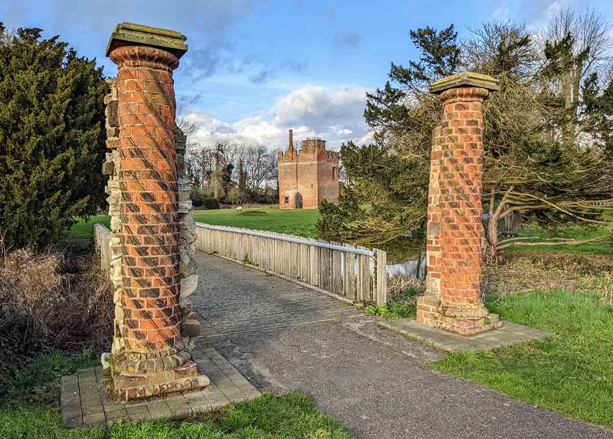 rye house gate posts