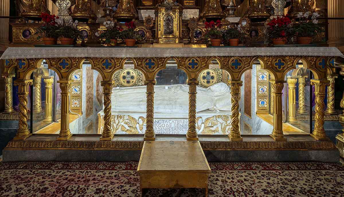 saint catherine of siena tomb rome