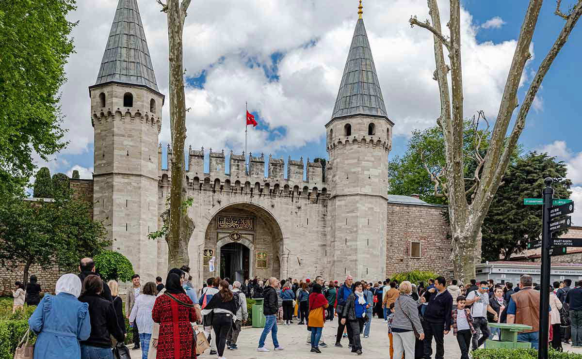 topkapi palace gates