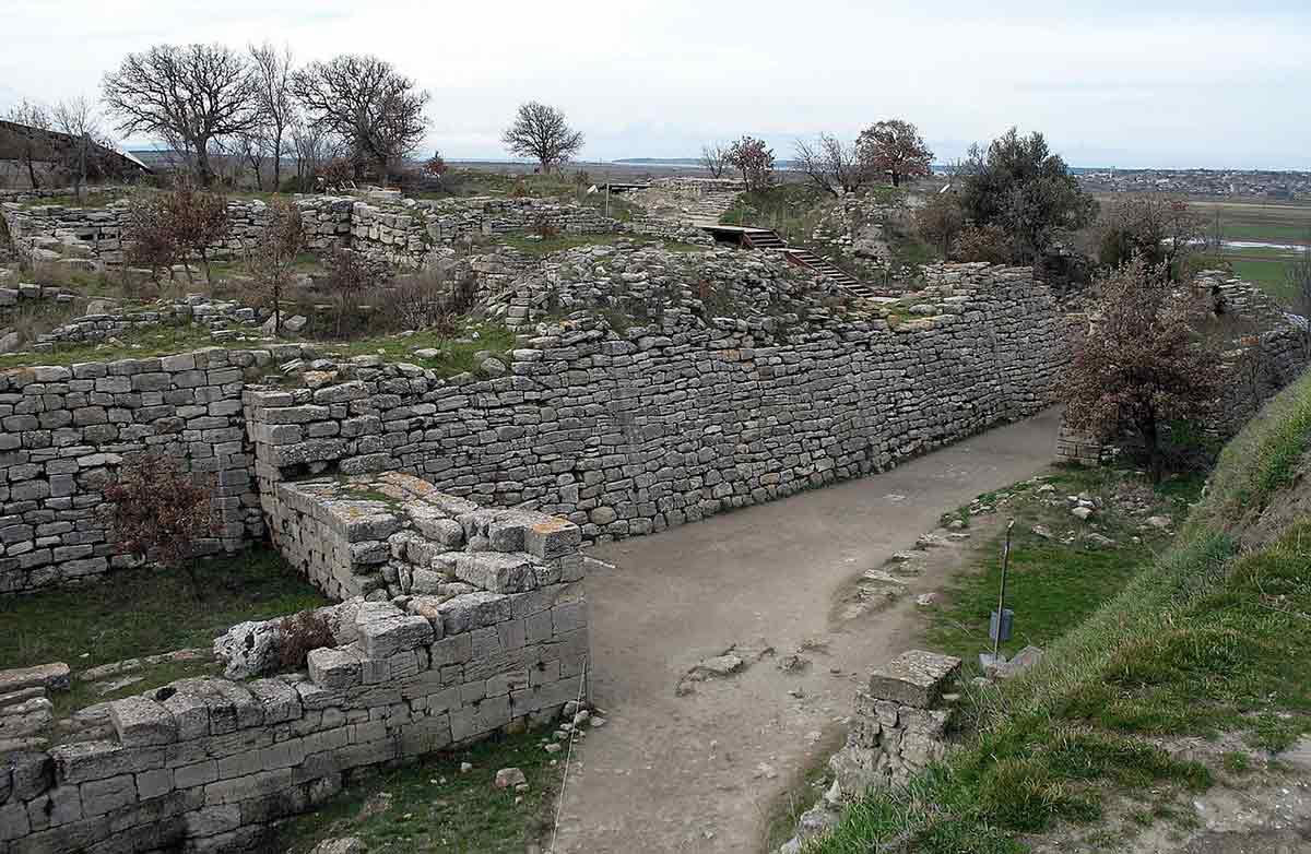 troy bronze age walls
