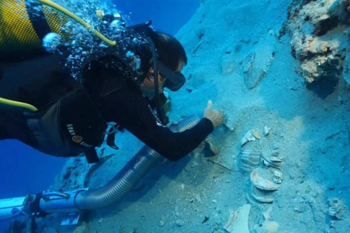 Underwater archaeologists unearth ancient ceramics in the Mediterranean Sea