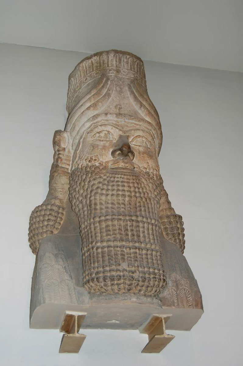Esarhaddon bust