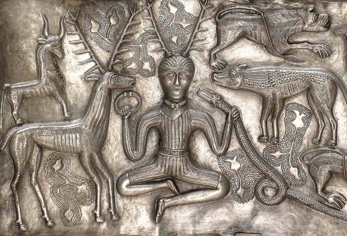 Gundestrup cauldron celtic god cc by 3.0