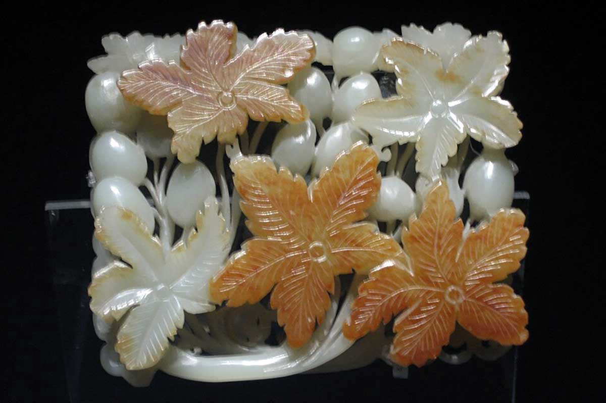Jade ornament grape design