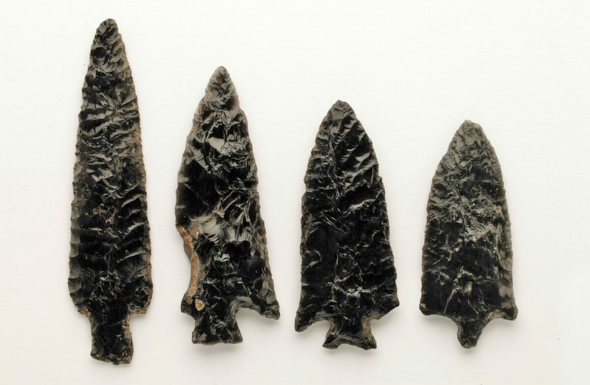 Obsidian projectile point