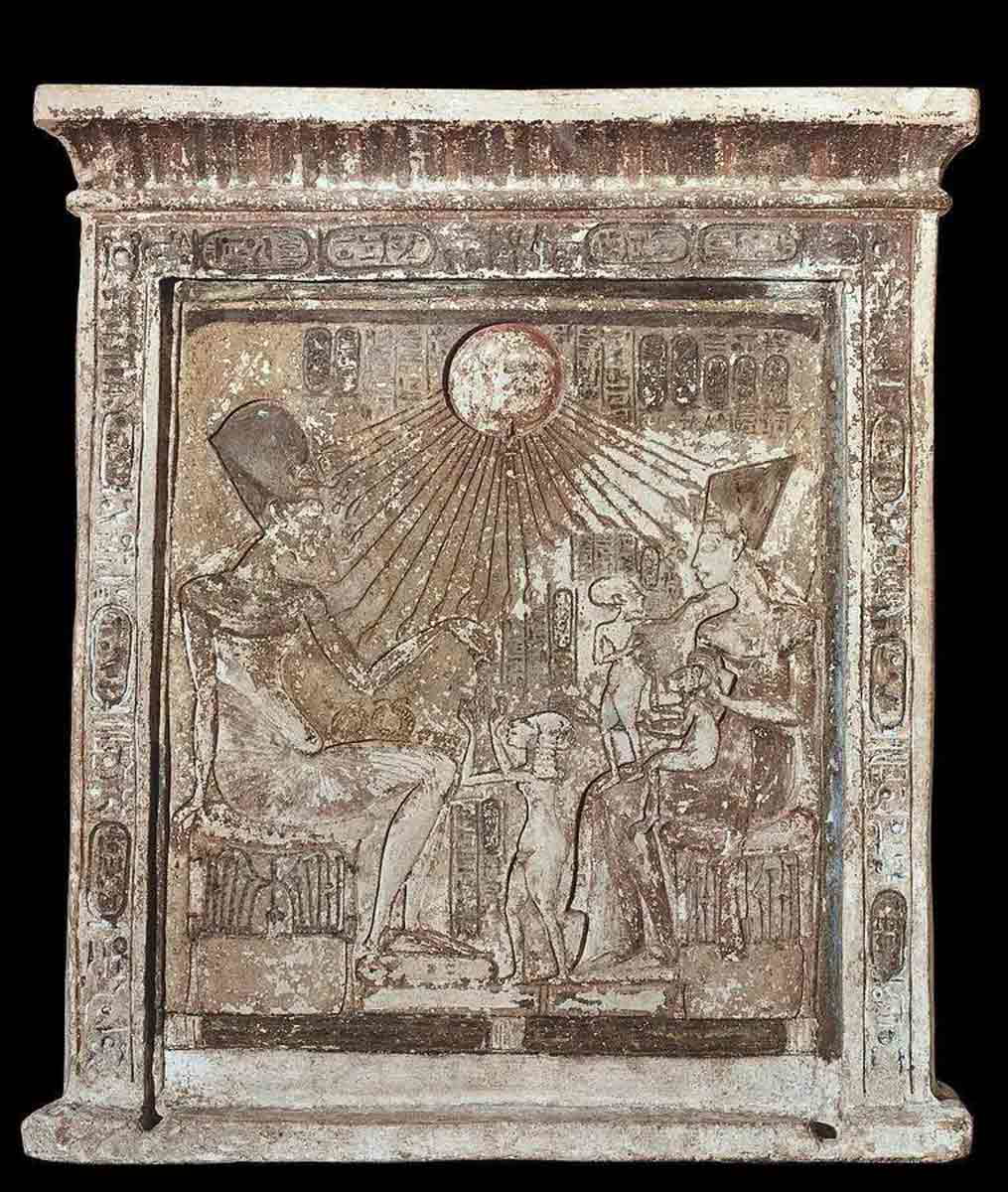 Stele of Akhenaten and his family