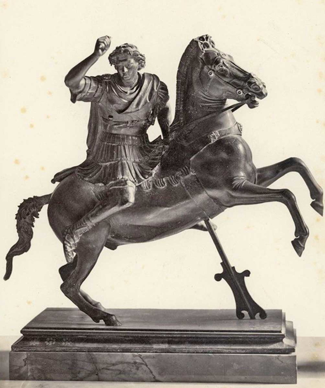 alexander the great statue