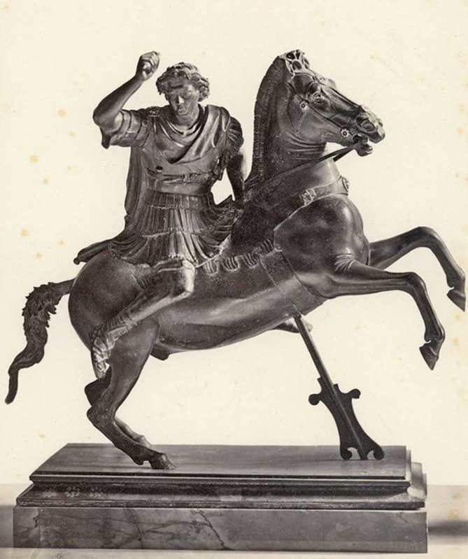 alexander the great statue