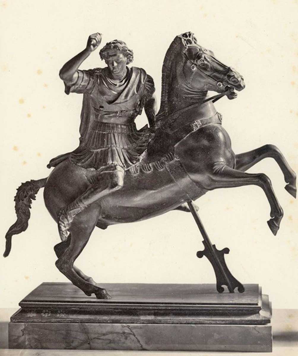 alexander the great statue