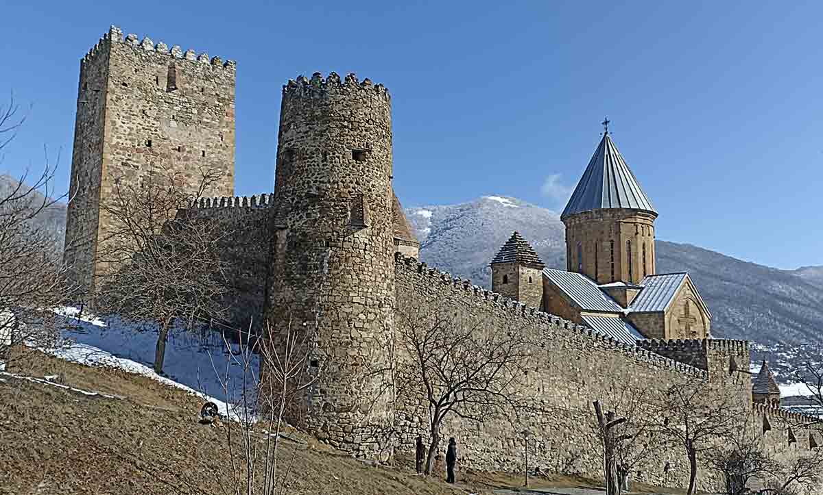 ananuri fortress walls
