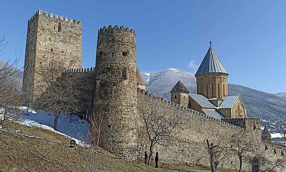 ananuri fortress walls