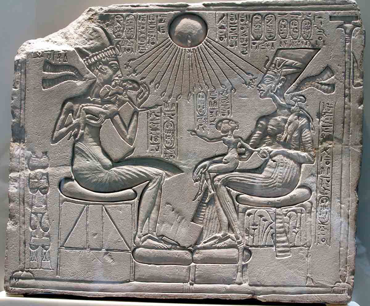 aten akhenaten nefertiri