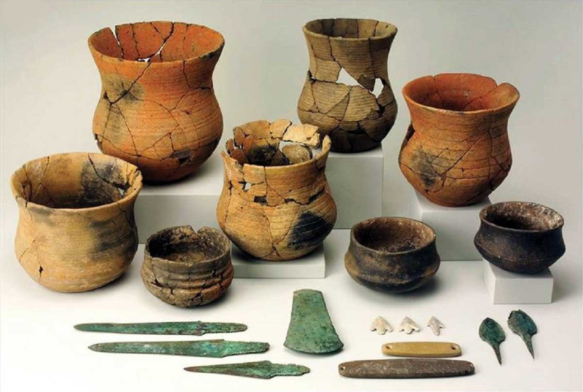 bell beaker people culture artefacts credit wikimedia commons cc by 4.0