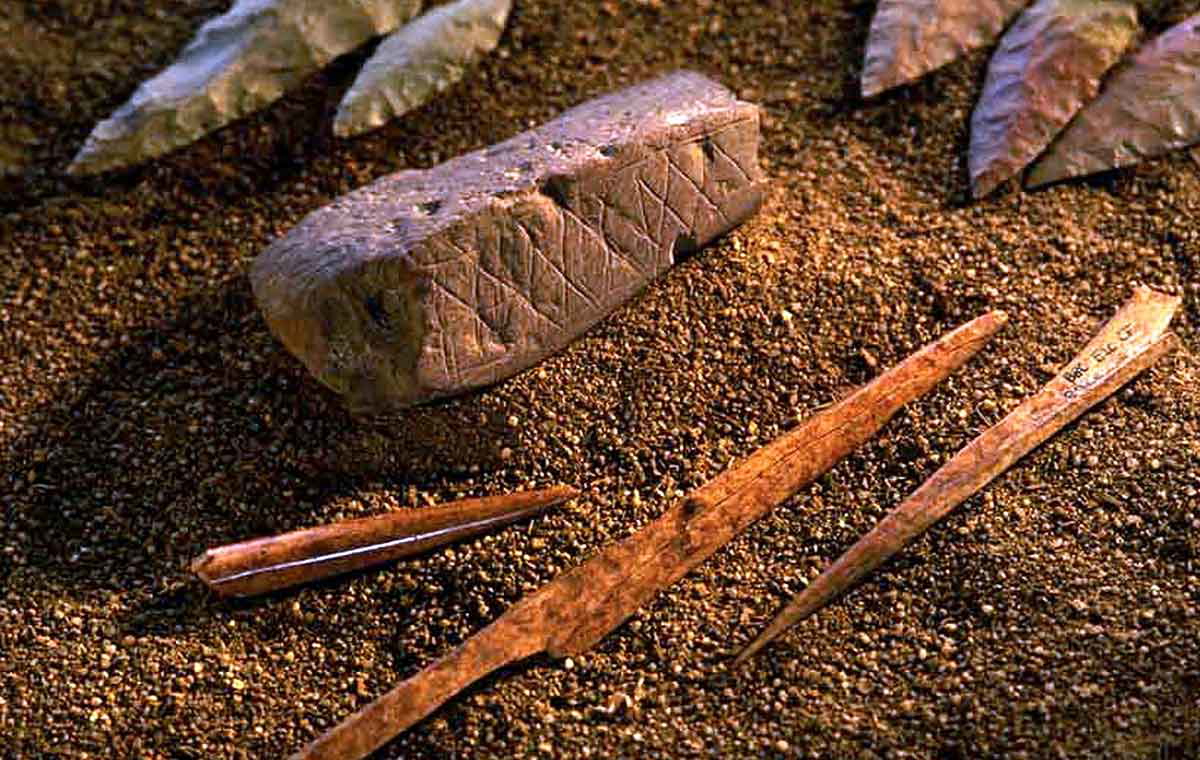 blombos cave artifacts