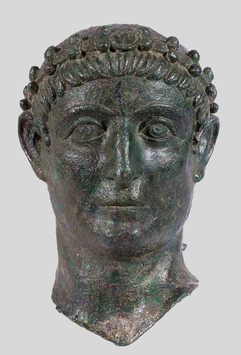 bust constantine great naissus