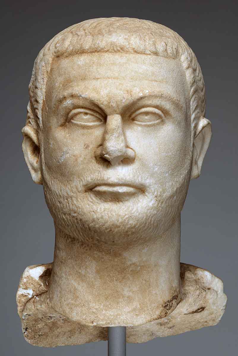 fragment statue diocletian
