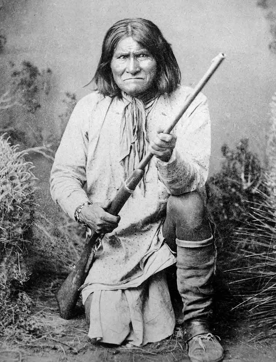 geronimo kneeling w rifle