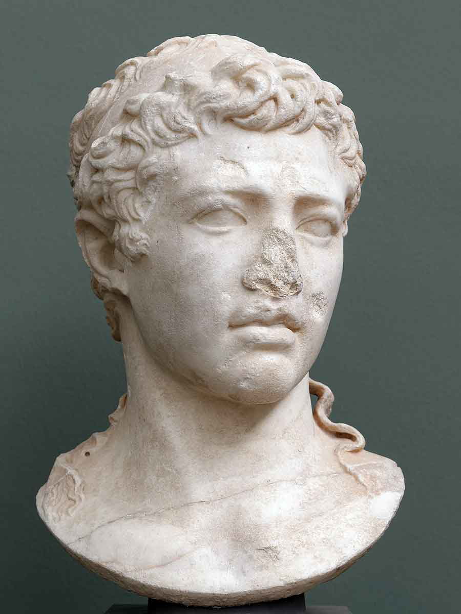 juba ii statue