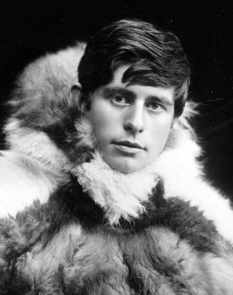 knud rasmussen in furs