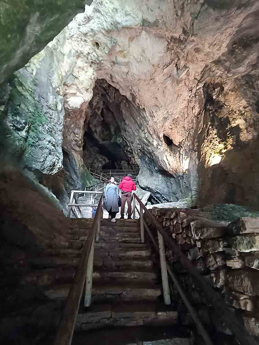 predjama castle caves