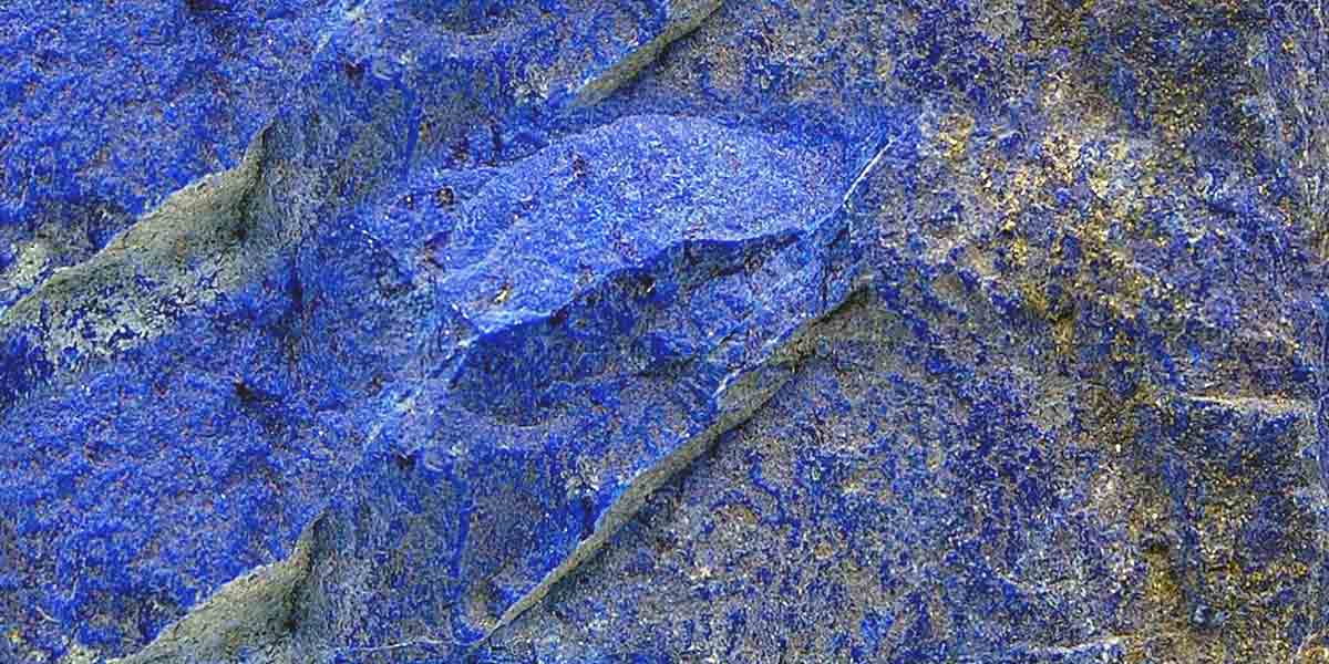 raw lapis lazuli symbolism